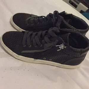 DV Sneakers with zip decal
